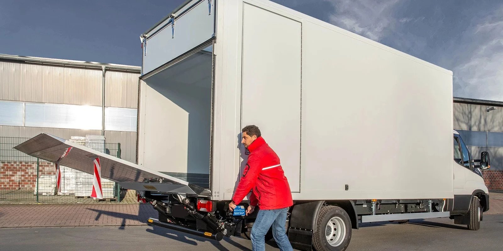 tail-lift-truck