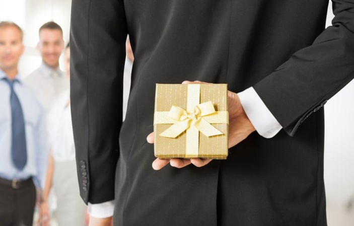 11 Etiquette Tips for Giving Business Gifts